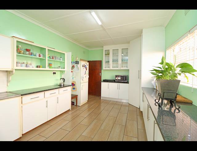 3 BEDROOM HOUSE FOR SALE IN WESTDENE